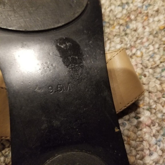 Kellparker Brielle Tan Sandals  Women’s Size 9.5 Gold GG Logo Embellishment Shoe - Picture 8 of 13